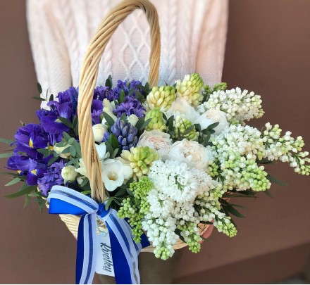 Basket of flowers №7