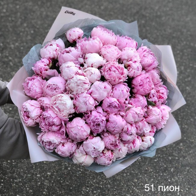Bouquet of peonies Sarah Bernard