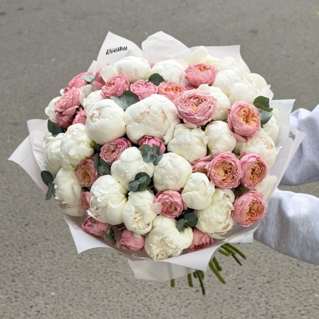 Букет цветов №92 из пионов и пионовидных роз