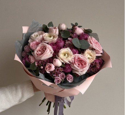 Bouquet of flowers №182 from peony roses, ranunculus, chamelacium