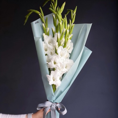 Bouquet of flowers from white gladiolus