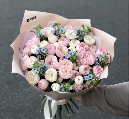 Bouquet of flowers №242 from oxypetalum, peony roses